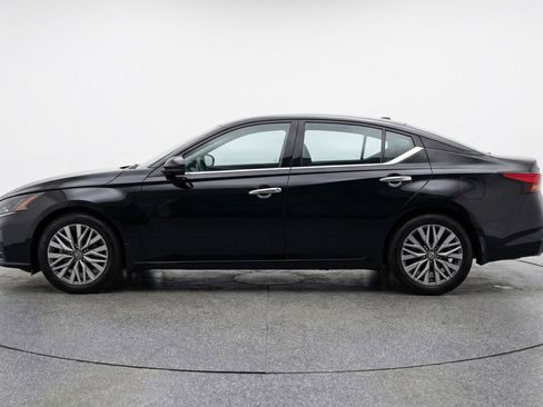 Used 2025 Nissan Altima 2.5 SV image 4