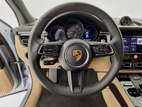 Certified 2025 Porsche Macan image 16