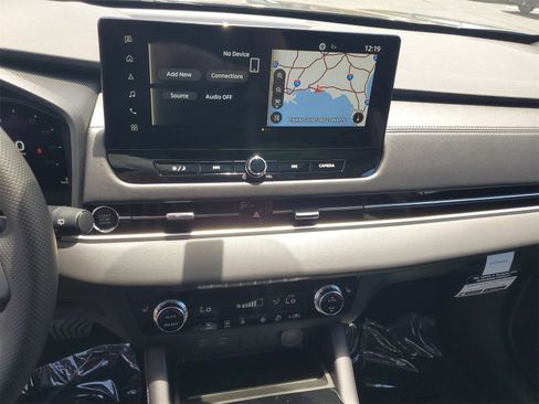 New 2025 Mitsubishi Outlander SE image 15