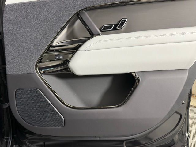 New 2026 Land Rover Range Rover Sport SE AWD/4WD image 31