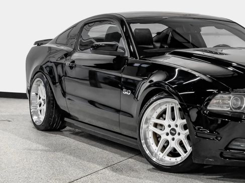 Used 2013 Ford Mustang GT Premium w/ Electronics Pkg RWD image 10