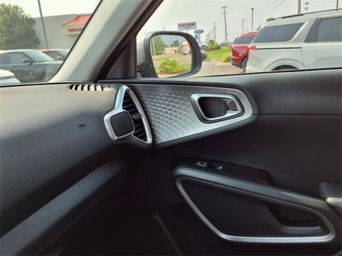 Used 2025 Kia Soul LX w/ LX Technology Package image 22