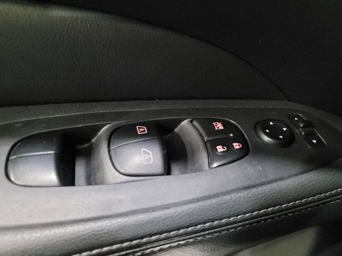 Used 2019 Nissan Pathfinder SL AWD/4WD image 27