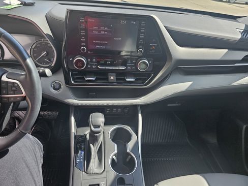 Used 2022 Toyota Highlander XLE image 21