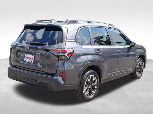 Used 2025 Subaru Forester Premium AWD/4WD image 6