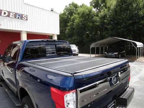Used 2018 Nissan Titan Platinum Reserve AWD/4WD image 22