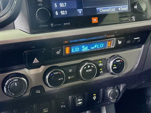 Used 2017 Toyota Tacoma Limited image 24