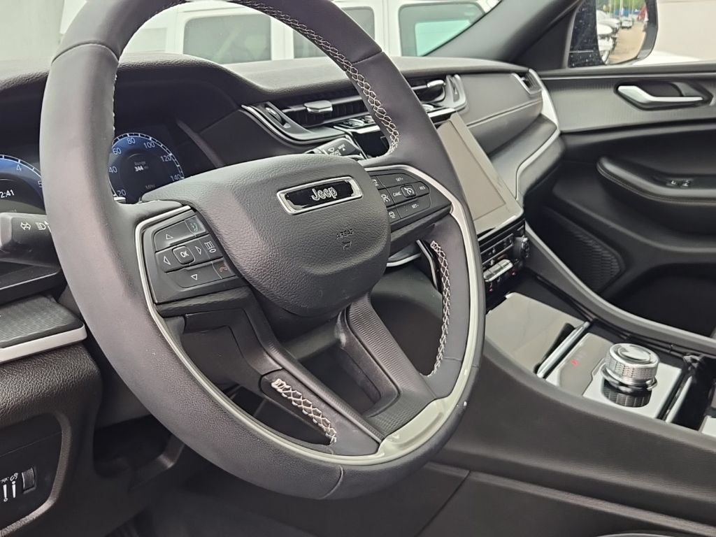 Used 2023 Jeep Grand Cherokee L Laredo AWD/4WD image 21