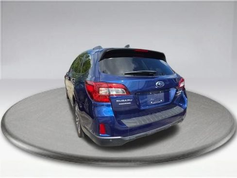Used 2017 Subaru Outback 2.5i Touring AWD/4WD image 9