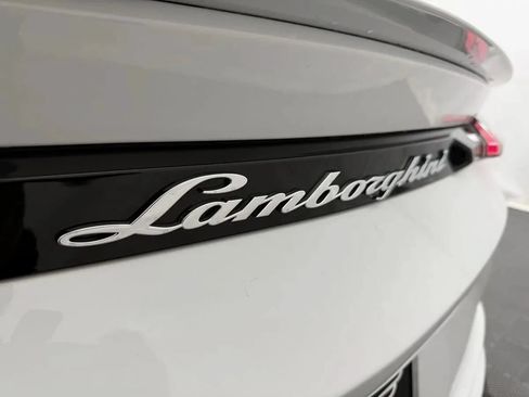 Used 2021 Lamborghini Urus AWD/4WD image 8