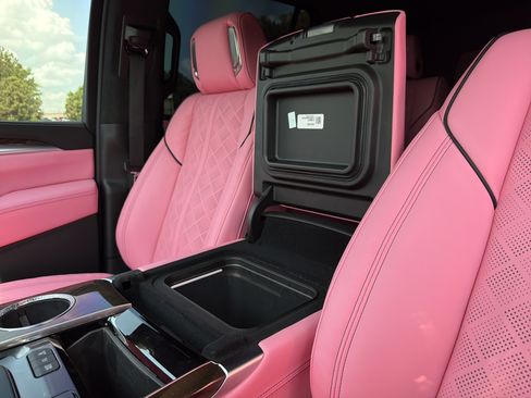 Used 2026 Cadillac Escalade Platinum Sport w/ LPO, Floor Liner Package AWD/4WD image 30