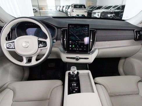 Used 2025 Volvo XC90 B6 Ultra w/ Protection Package image 6