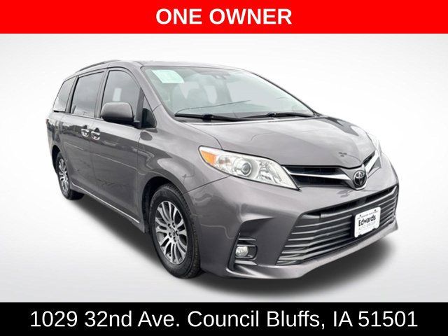 Used 2019 Toyota Sienna XLE Premium FWD image 1
