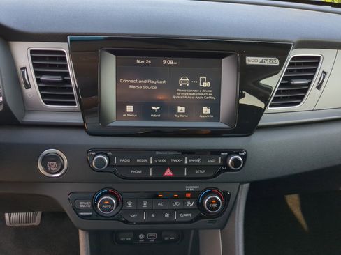 Certified 2019 Kia Niro LX image 18