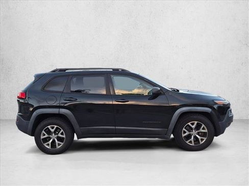 Used 2015 Jeep Cherokee Trailhawk w/ Cold Weather Group AWD/4WD image 4