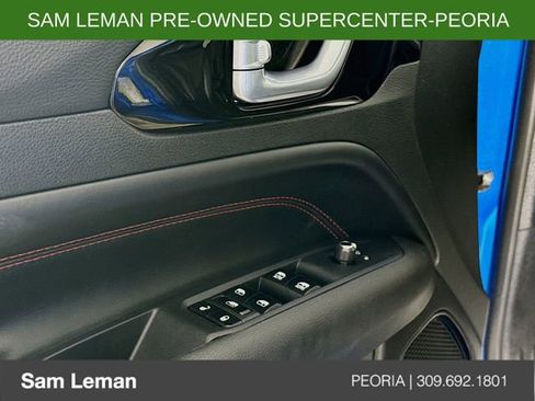 Used 2025 Jeep Compass Trailhawk w/ Trailhawk Convenience Group AWD/4WD image 17