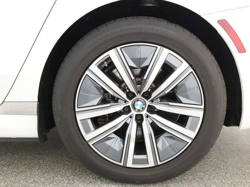 Used 2024 BMW i7 eDrive50 image 7