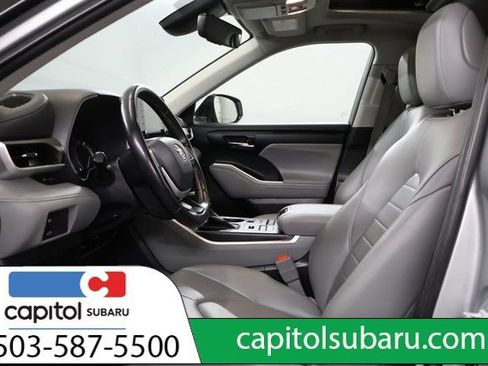 Used 2022 Toyota Highlander XLE AWD/4WD image 13