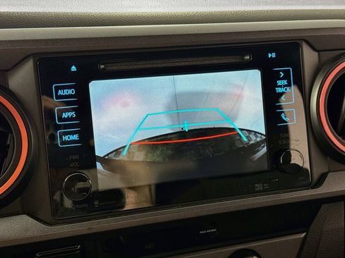 Used 2018 Toyota Tacoma TRD Sport w/ Technology Package AWD/4WD image 3