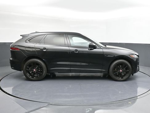 Used 2022 Jaguar F-PACE S image 9