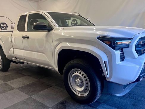 Used 2024 Toyota Tacoma SR image 1
