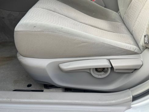 Used 2011 Toyota Camry LE image 9