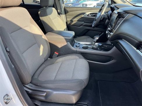 Used 2022 Chevrolet Traverse LT image 30
