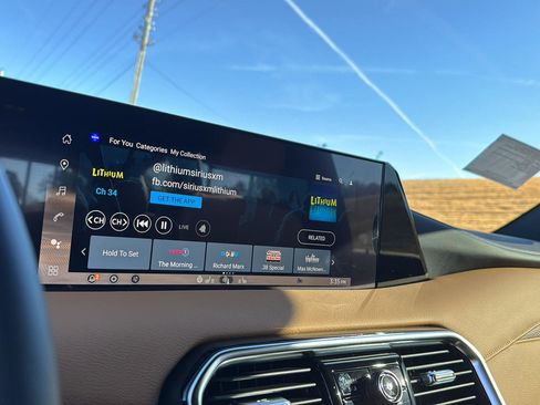 New 2026 Nissan Armada SL w/ Captain's Chari Seat Package image 21