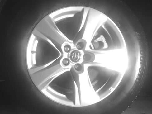 Used 2025 Toyota Highlander LE FWD image 14