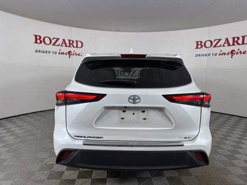 Used 2022 Toyota Highlander XLE image 7