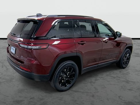 New 2025 Jeep Grand Cherokee Altitude image 4