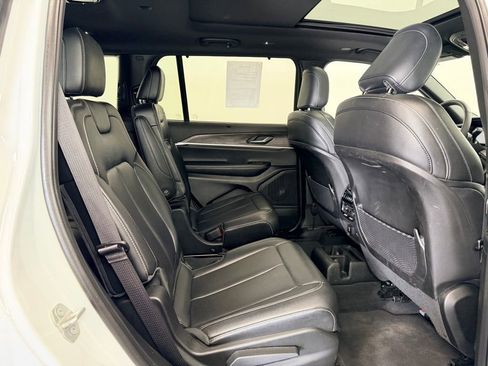 Used 2024 Jeep Grand Cherokee L Limited w/ Luxury Tech Group II AWD/4WD image 11