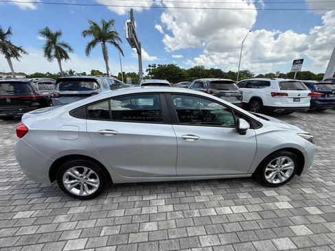 Used 2019 Chevrolet Cruze LS w/ LS Convenience Package FWD image 8