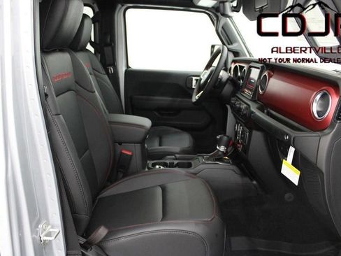 Used 2023 Jeep Gladiator Rubicon w/ Cold Weather Group AWD/4WD image 24