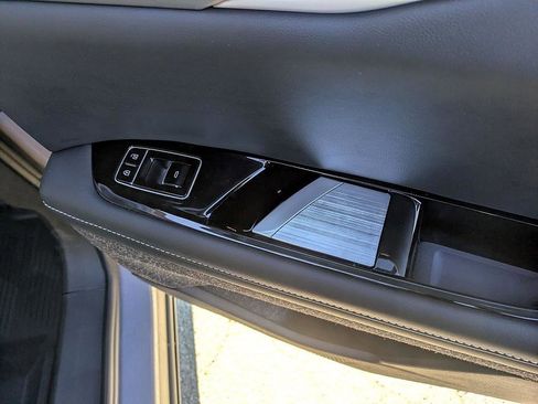 New 2026 Cadillac Optiq Luxury 2 image 27