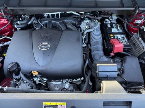 Certified 2021 Toyota Highlander XLE AWD/4WD image 10