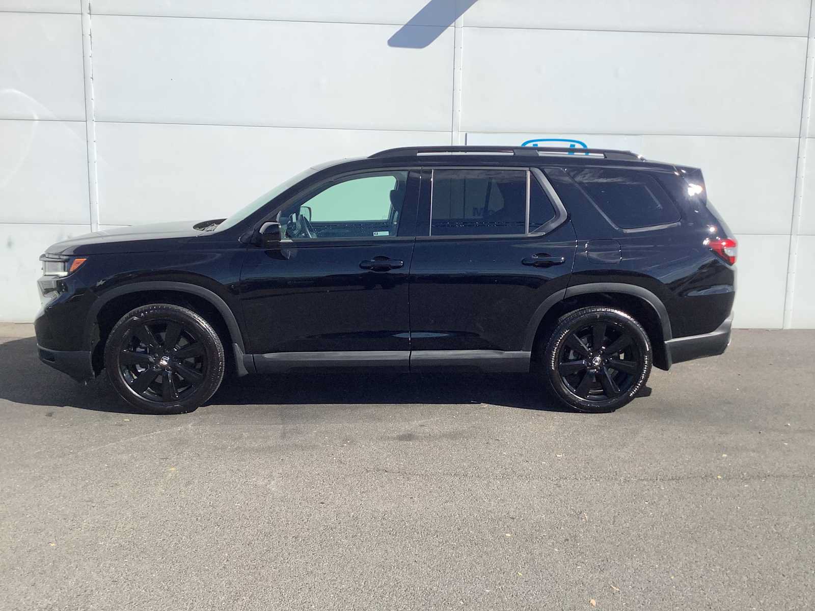 Used 2025 Honda Pilot Black Edition image 4