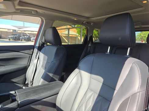 Certified 2025 Nissan Rogue Platinum FWD image 9