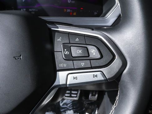 Used 2023 Volkswagen Tiguan SE R-Line image 21