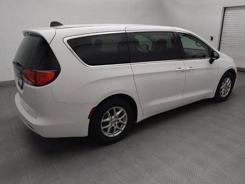 Used 2023 Chrysler Voyager LX FWD image 10