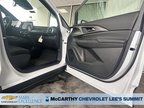 New 2026 Chevrolet Equinox EV LT w/ Comfort Package image 39