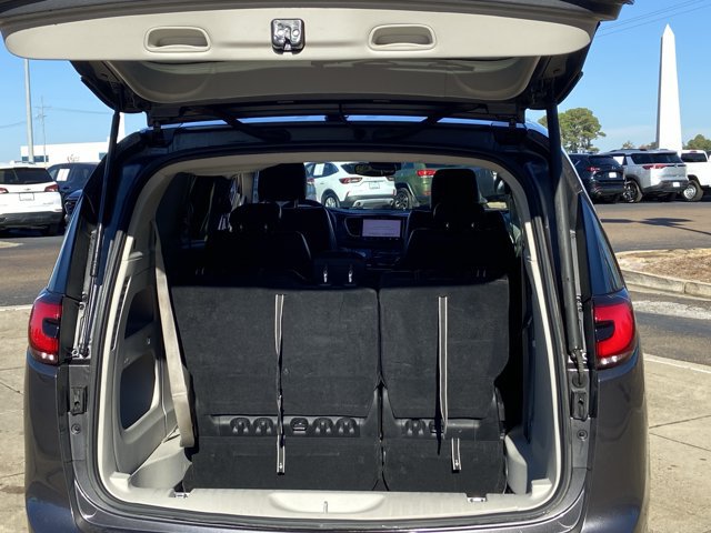 Used 2023 Chrysler Pacifica Touring-L FWD image 26
