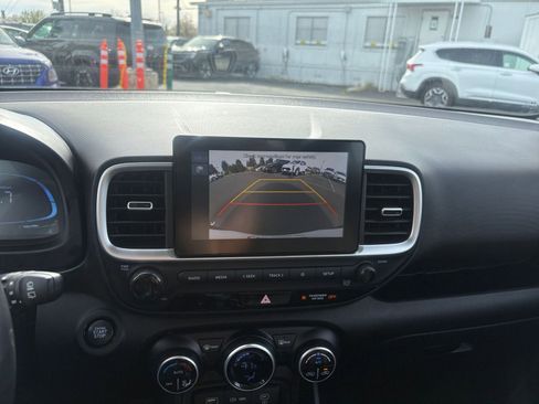 Used 2025 Hyundai Venue SEL image 22