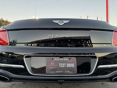 Used 2022 Bentley Flying Spur W12 image 21