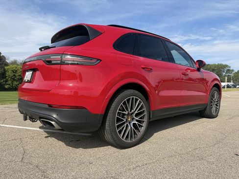 Used 2021 Porsche Cayenne AWD/4WD image 32