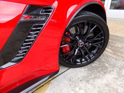 Used 2015 Chevrolet Corvette Z06 w/ 3LZ Preferred Equipment Group RWD image 25