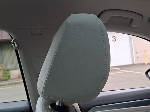 Used 2022 Volkswagen Jetta SE w/ Panoramic Sunroof Package FWD image 13