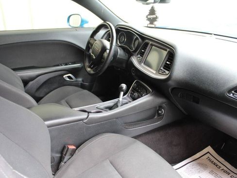 Used 2016 Dodge Challenger R/T RWD image 9