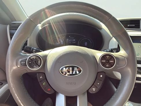 Used 2016 Kia Soul EV + w/ Sun & Fun Package FWD image 23