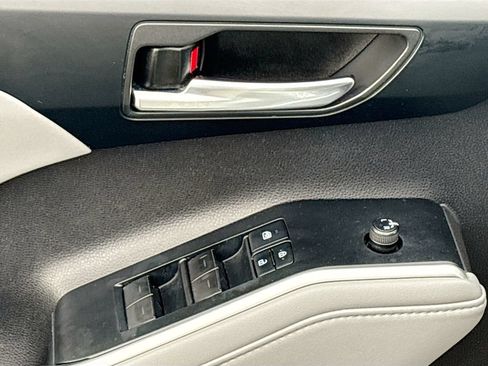 Used 2020 Toyota Highlander XLE FWD image 24